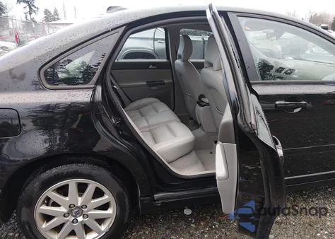 2008 Volvo S40 2.4I z USA, uszkodzony, nr VIN YV1MS382X82406784